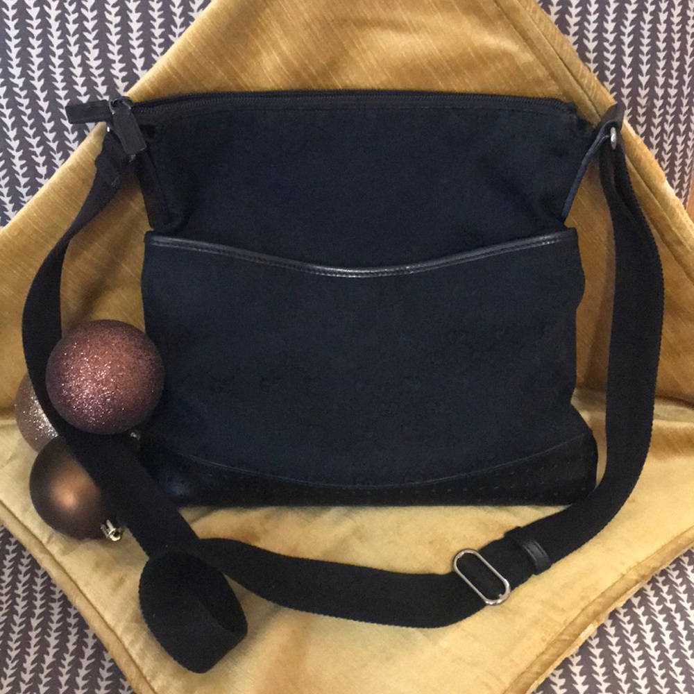 Authentic Gucci Sling or cross body bag